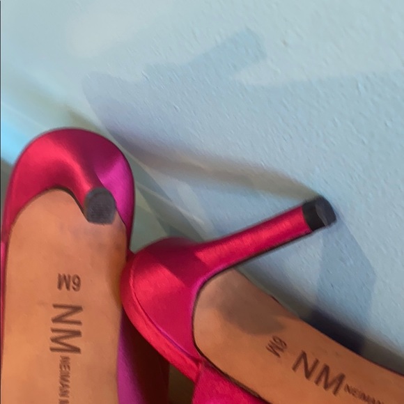 Neiman Marcus genuine leather heels - Picture 5 of 5